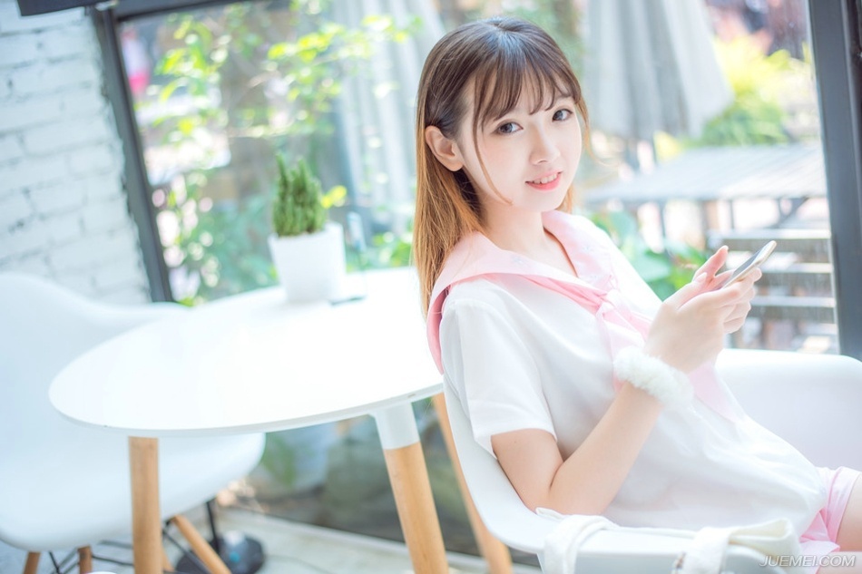 怎么也没想到，场面会因为一个刘璝彻底失控，此刻，就算他斩了刘璝，也难以挽回军心，虽然张任同样对刘璋将大好基业败坏感到心寒和不满，但要他就此背叛，是不可能的，愚忠也好，愚蠢也罢，但刘璋对他有提拔之恩，张任绝不可能背弃刘璋。